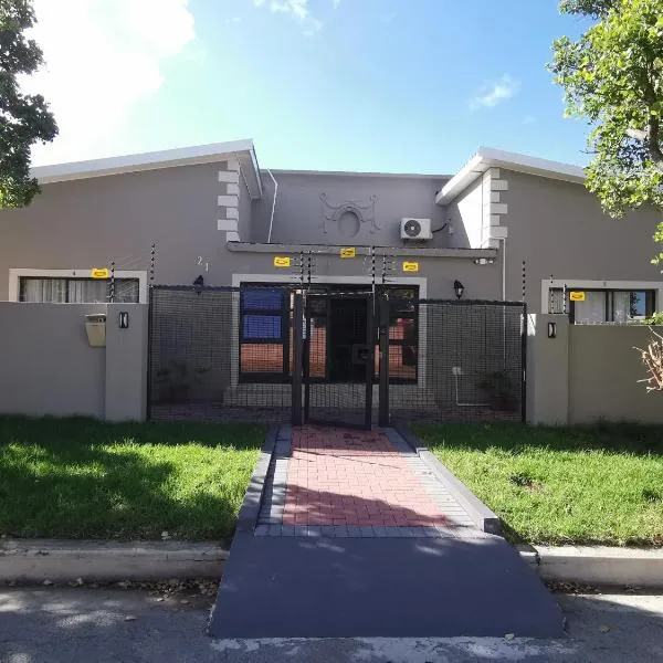 Lucolo Palace B&B - East London, hotel v destinaci East London
