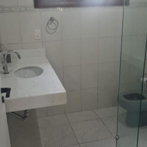 Condominio Vila dos Tucanos Maresias Canto Moreira 1 quadra da praia , 4 quartos , 3 banheiros , pet firendy peq porte 3 vagas q tenis, piscina , churrasqueira privativa ,portaria 24 hs arrumadeira e roupa de cama opcional - Foto 3