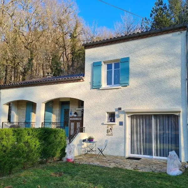 La Perle De Frayssinet-Le-Gélat - Chambre d'Hôtes - B&B, hotel in Marminiac