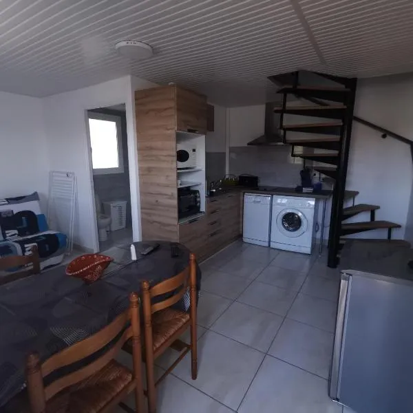 logement 1Chambre et 1 clic clac, hotel em Castets