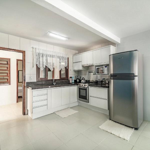 Casa na praia de Morrinhos Bombinhas para 10 pessoas, Excelente localização - Foto 4