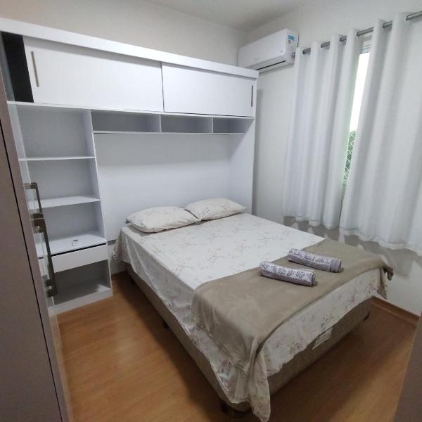 APTO, 2/4, 2 ar-condicionados e bem localizado.