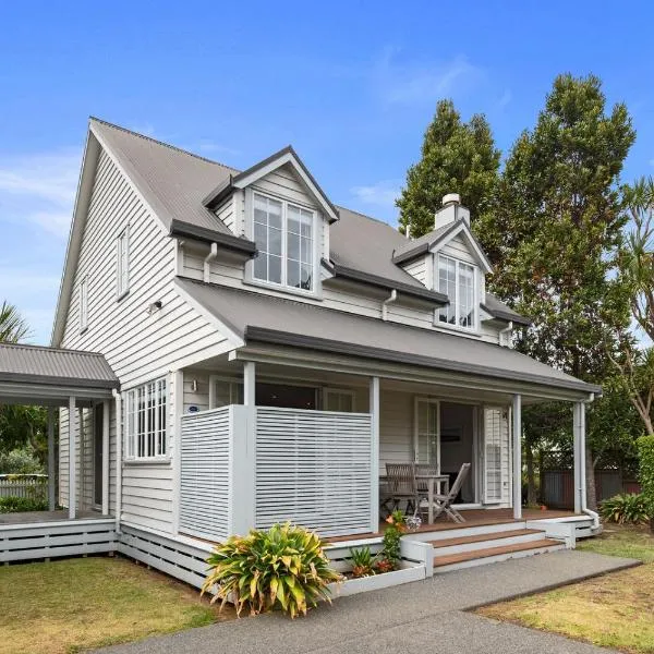 Sandy Jandal - 3-5 Bedroom - Russell Cottages, hotel in Russell
