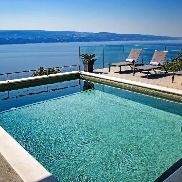 Villa Dispet, sea view, pool, jacuzzi, sauna, cinema, hotel in Omiš