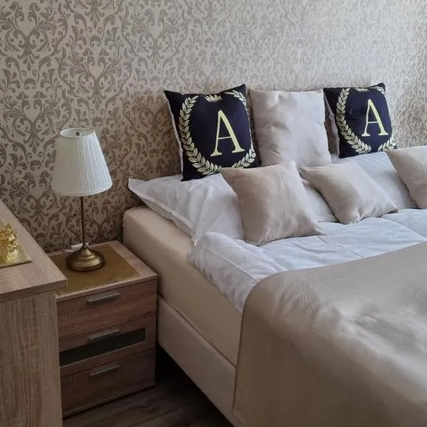 Royal Adela Luxury Apartment, Podhájska 992, готель у місті Подгайська