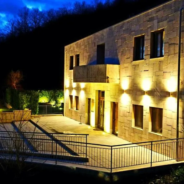 Sotto Il Cielo Hotel โรงแรมในPignola