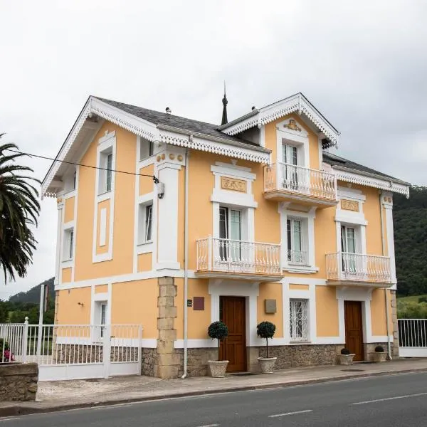 Apartamentos Villa Fresnedo, hótel í Solares