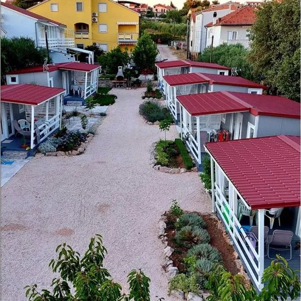 Fjaka Camp, hotel v Pakoštane