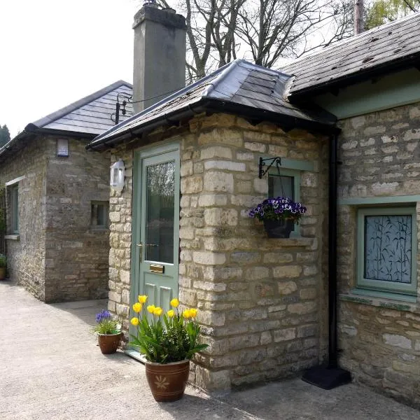 Cosy Stone Cottage, The Bungalow Perrotts Brook, hotel en Cirencester