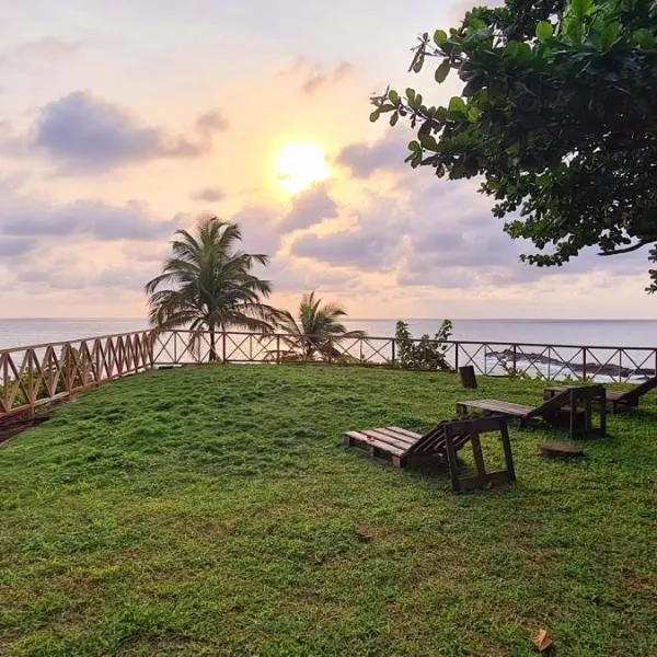 Gombela Ecolodge and Farming, hotel di Ilheu das Rolas