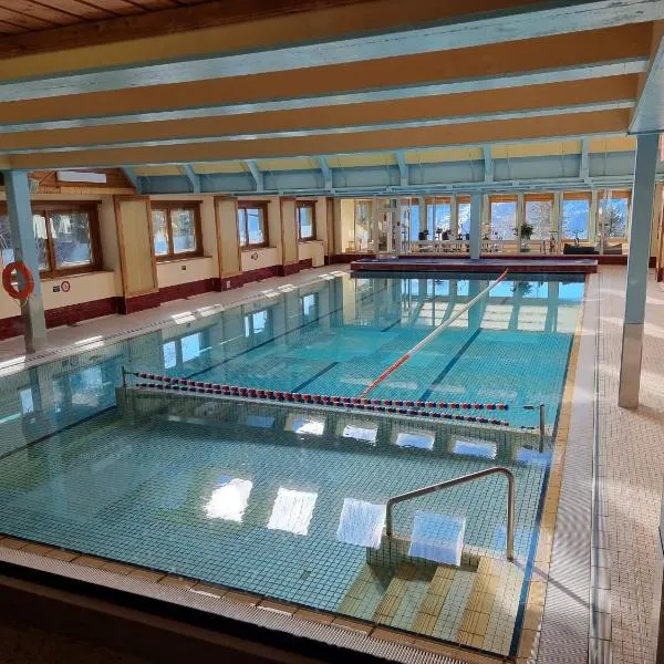 Verbier में, होटल LOVErbier with pool in building, steps to Place Central