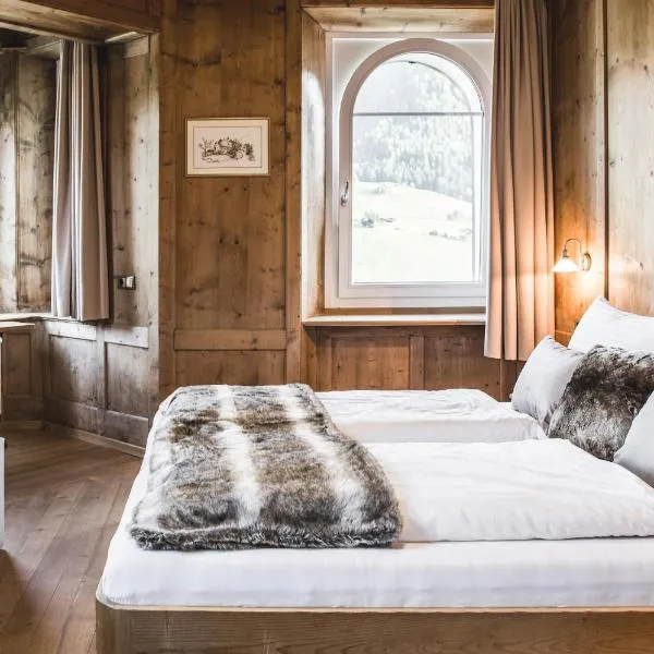 Villa Martiner Apartments Emilia, hotel in Ortisei