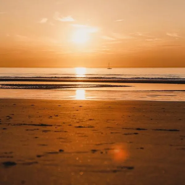 relax @the beach, hotel v destinaci De Haan