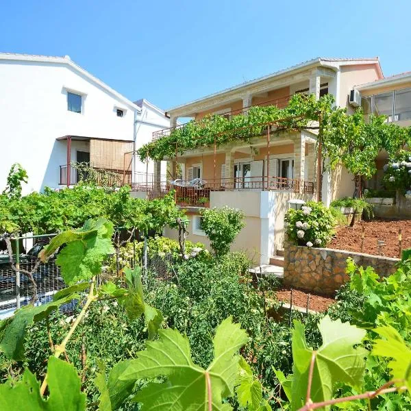 Apartment Snježana by Interhome, hotel di Trogir