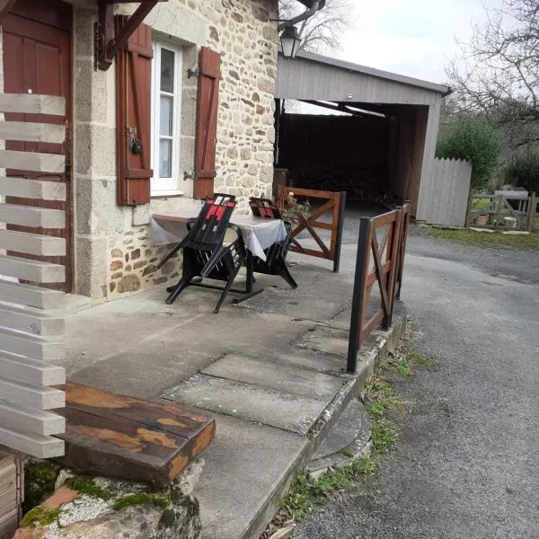DANS LA MAISON D'A COTE, hotel em Azerables