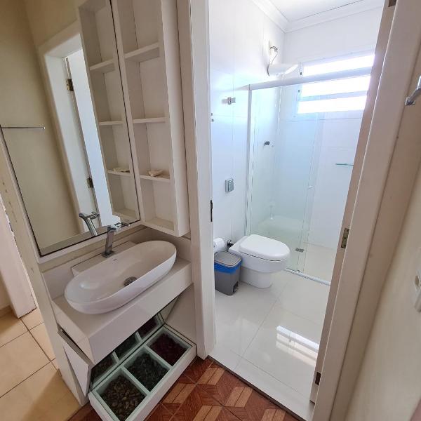 Ampla casa com 5 quartos e vista para o mar - Foto 3