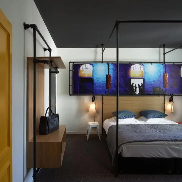 Zoom Hotel