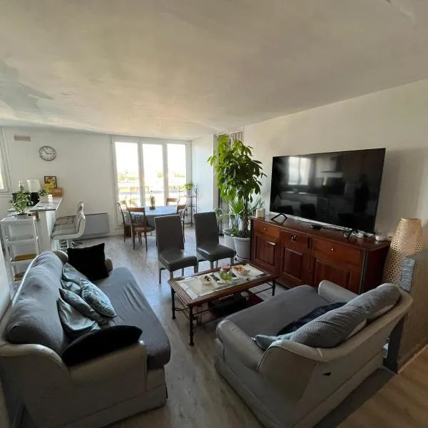 Grand appartement proche de Paris, viešbutis mieste Šiji Mazarenas