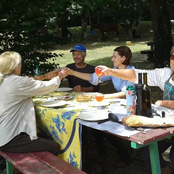 ferme équestre des abrons, hotel a Pailloles