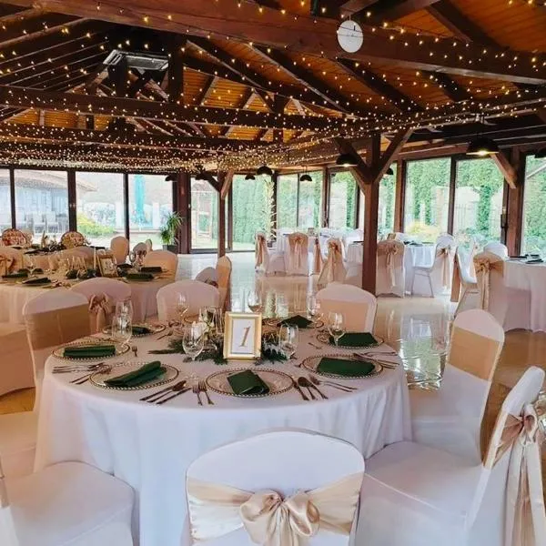 Penzión BEBEK, hotel i Fiľakovo