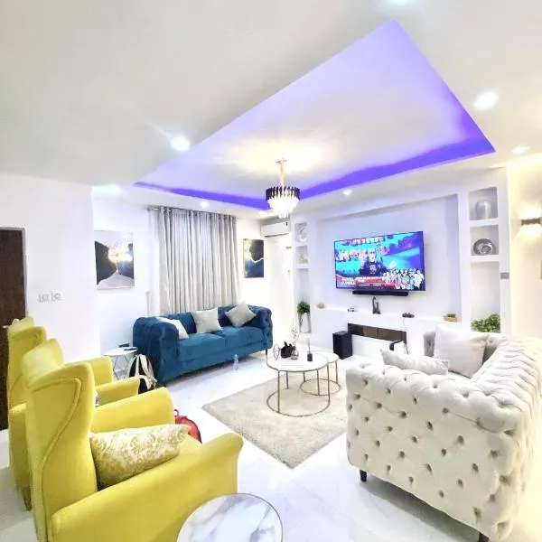 Morak Homes - Luxury 4 bed home with PS5, 24hrs electricity, Super fast Wifi, Snooker, Games room - in a secured estate, hotel v destinaci Abudža