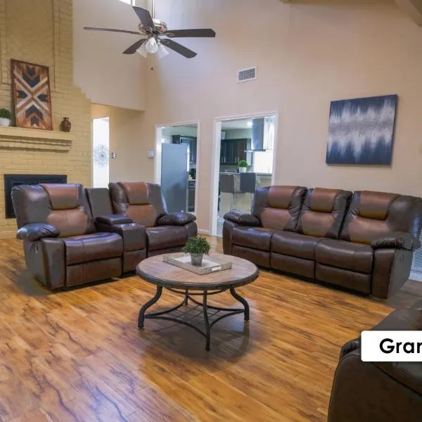 Pool House, 20 Minutes from DT 4BDR for 10 Guests - Winkleman, hotel in Houston