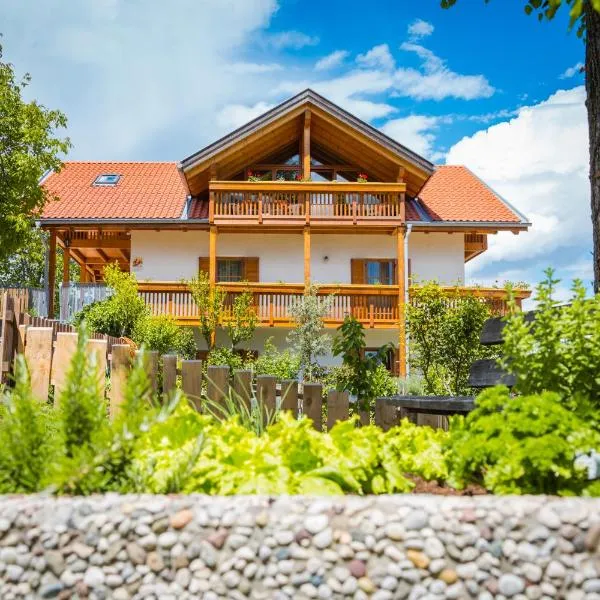 Stettnerhof Wohnung Laugen, hotel in Vollan