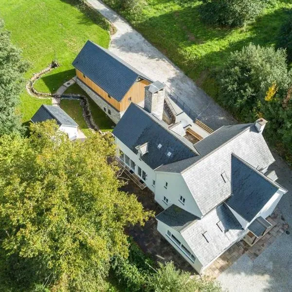 Priory House; sleeps 6-20, hotel in Goodleigh