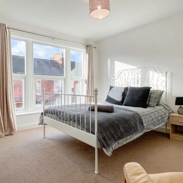Spacious 2-bed Apartment in Crewe by 53 Degrees Property, ideal for Business & Professionals, FREE Parking - Sleeps 3, hotel in Crewe