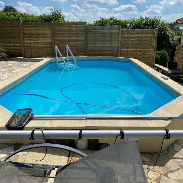 Maison 6 personnes avec piscine privée, hotel a Saulchoy