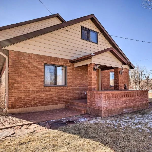 Welcoming Cañon City Abode - Walk to River!, hotel di Canon City