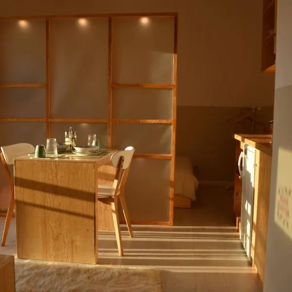 Luxurious Japandi Loft, hotel in Ptolemaida