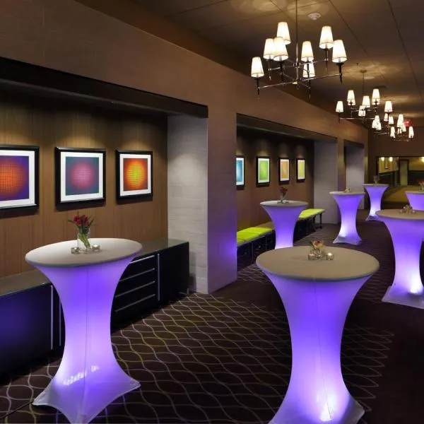 Holiday Inn Boston - Cambridge Area by IHG, ξενοδοχείο σε Somerville
