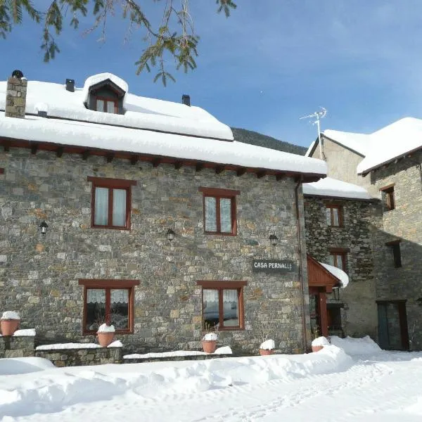 Hostal Pernalle, hotel in Caldes de Boi