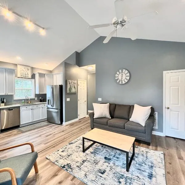 Charming, Beautiful, Treetop Loft, Prime Location, hotel en Wilmington