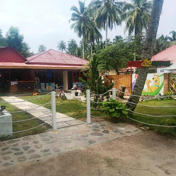 Salty Dog Hostel, hotel in Telukdalam