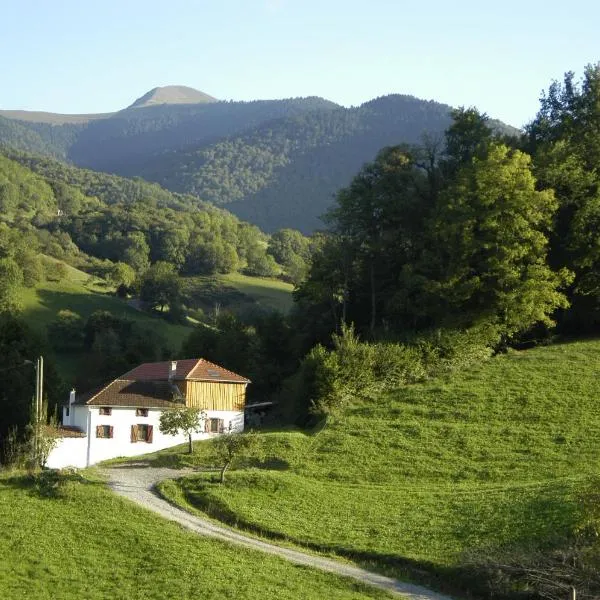 Chambres d'Hotes Au Vieux Logis, hotel in Hèches