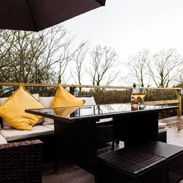 The Woodland Lodge - Wood Fired Hot Tub and Firepit, hotel v destinaci Hambleton
