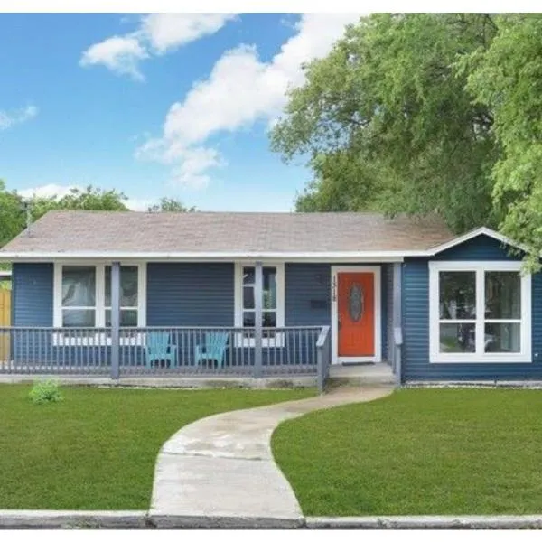 Stylish 4 Br2Ba Renovated Home Near Downtown, hotel en San Antonio