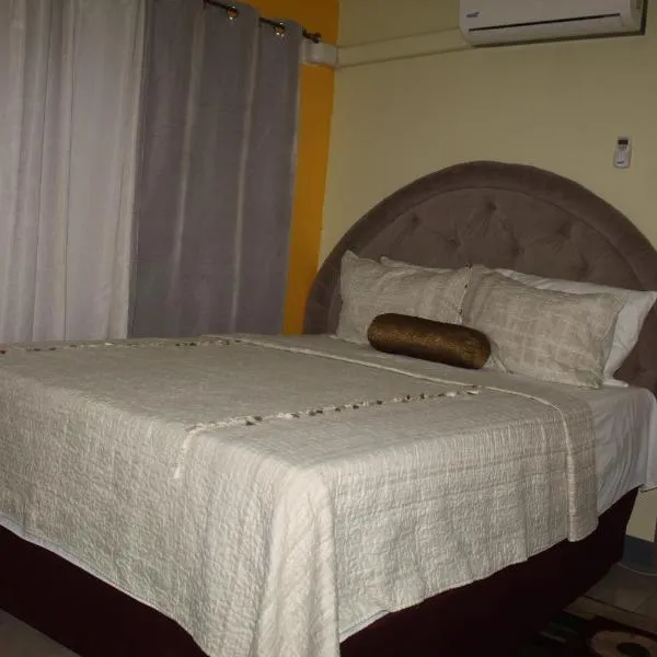 Comfy, Central & Elegant Studio New Kingston, hotel v destinaci Kingston