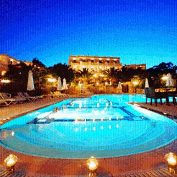 Crithoni's Paradise Hotel, hotel Álindában
