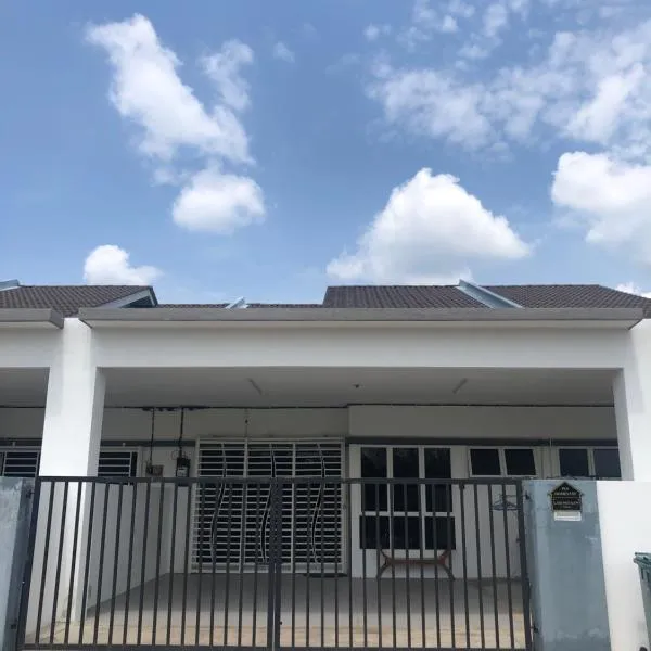 Ina Homestay Jerantut, hotel in Kampong Sungai Batu