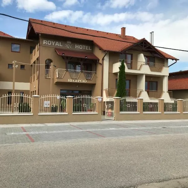 Royal Hotel, hotel in Cserkeszőlő