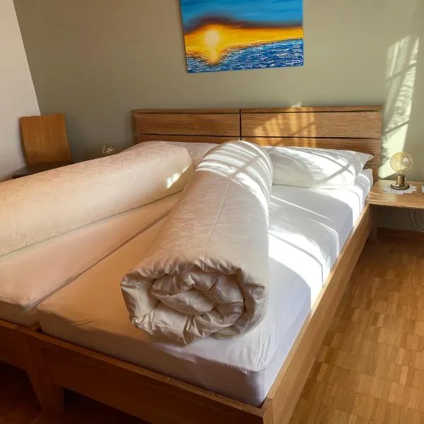 Hotel Pension Im Dorf, отель в городе Zuzwil