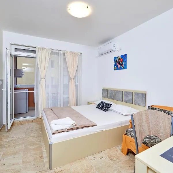 Студио Патрисия, Hotel in Pomorie