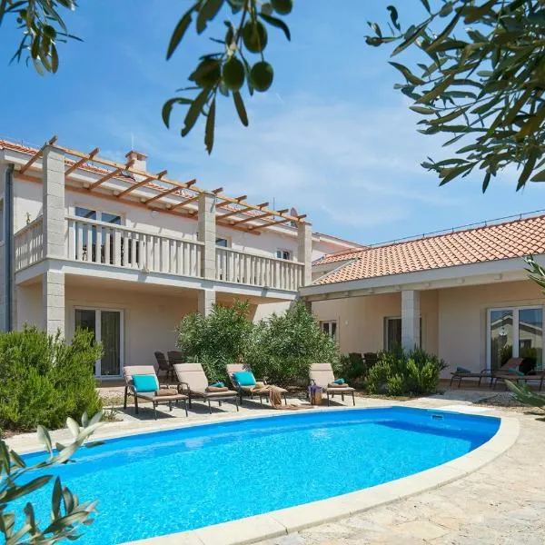 Hvaretta Villas, hotel v Starom Grade