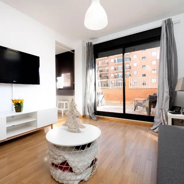 Apartamento en Sabiñánigo con amplia y soleada terraza, Hotel in Sabiñánigo