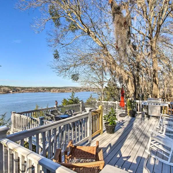 Unique Camden Waterfront with Spectacular Views!, ξενοδοχείο σε Κάμντεν