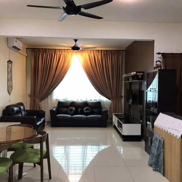 Me'Na Homestay, Sepang، فندق في Kampong Salak Tinggi