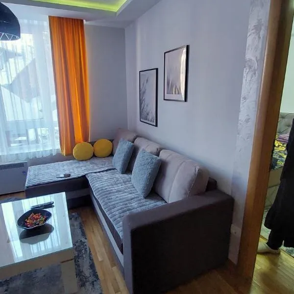 apartman Kraljevi čardaci Sadikovic sa garažom, hotel in Kopaonik